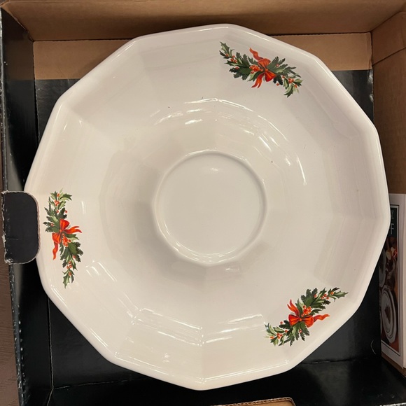 Pfaltzgraff Christmas Heritage 2 piece Chip and Dip set, new in Box. - Picture 2 of 5